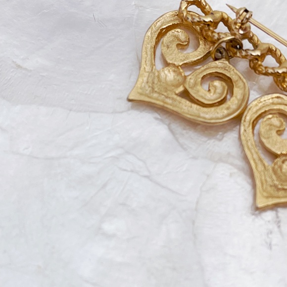 Three Hearts Matte Gold Tone Chain Bar Statement Brooch Dangling Hearts love - Picture 4 of 10